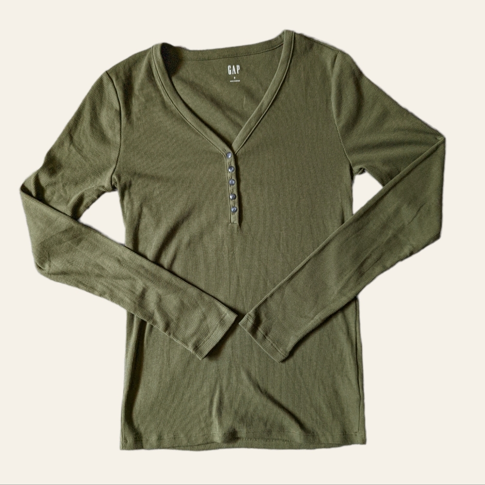 Gap Women's Long Sleeve V Neck Henley Tee